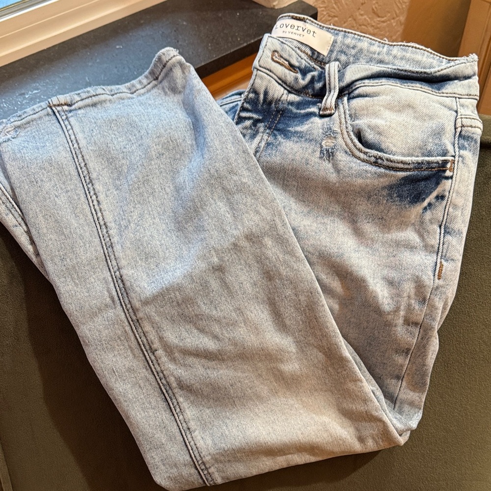 Vervet Light Wash Distressed Denim Jeans